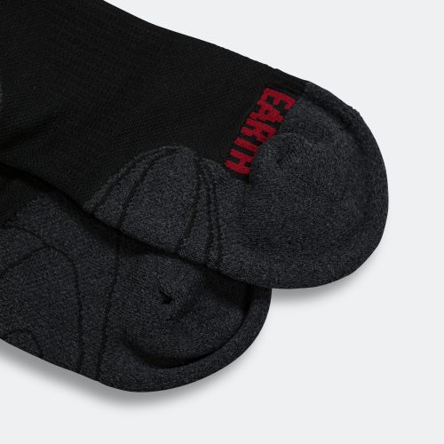 near earth distance running socks black 4