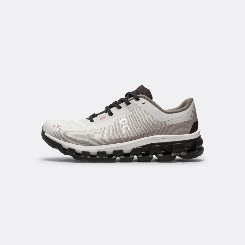 on running mensand womens cloudflow x distance white black 1