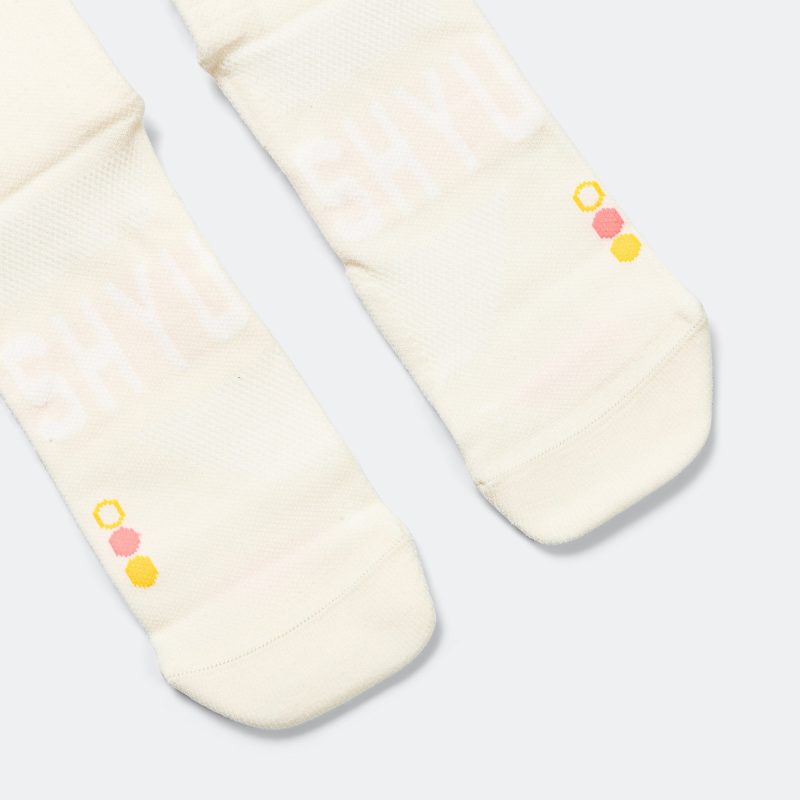 shyu running socks off white orange 3