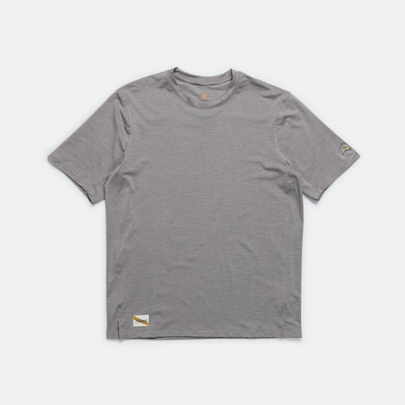 tracksmith running mens session tee frost grey 1