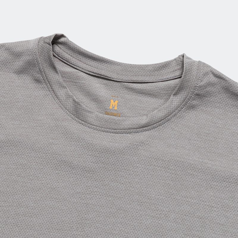 tracksmith running mens session tee frost grey 2